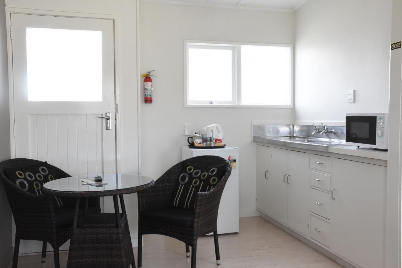 Featherston Motels And Camping Экстерьер фото