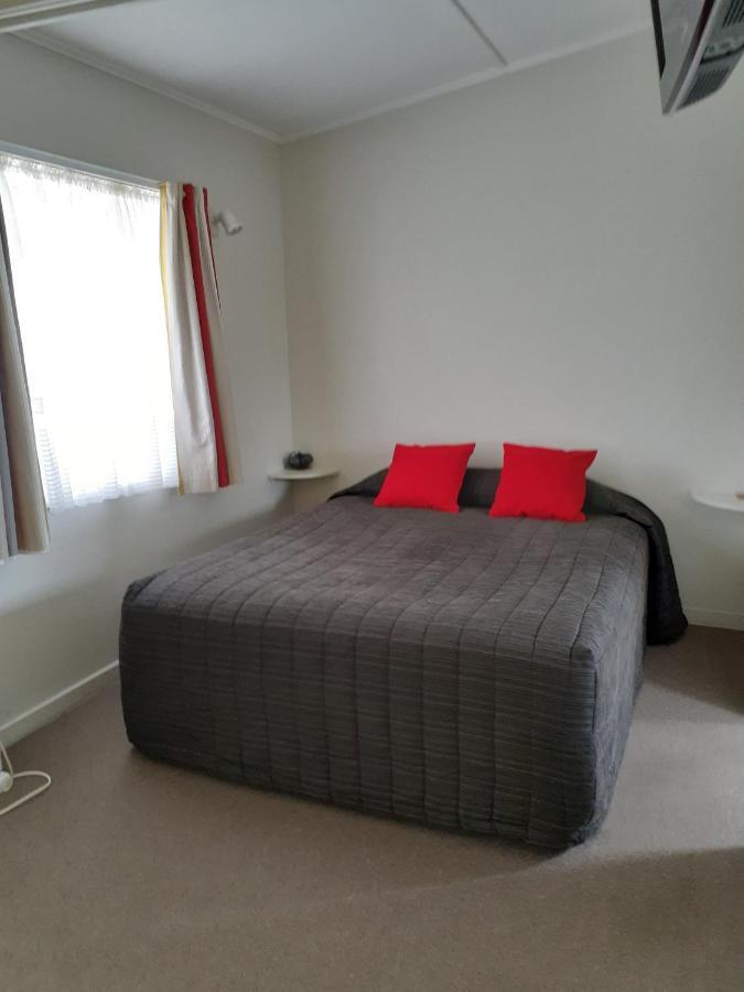 Featherston Motels And Camping Экстерьер фото