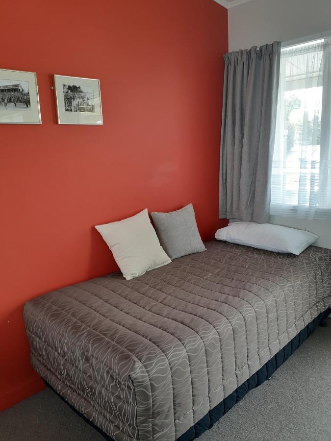 Featherston Motels And Camping Экстерьер фото